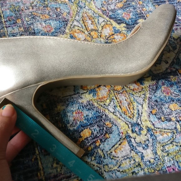 Gold Pumps - Picture 2 of 3